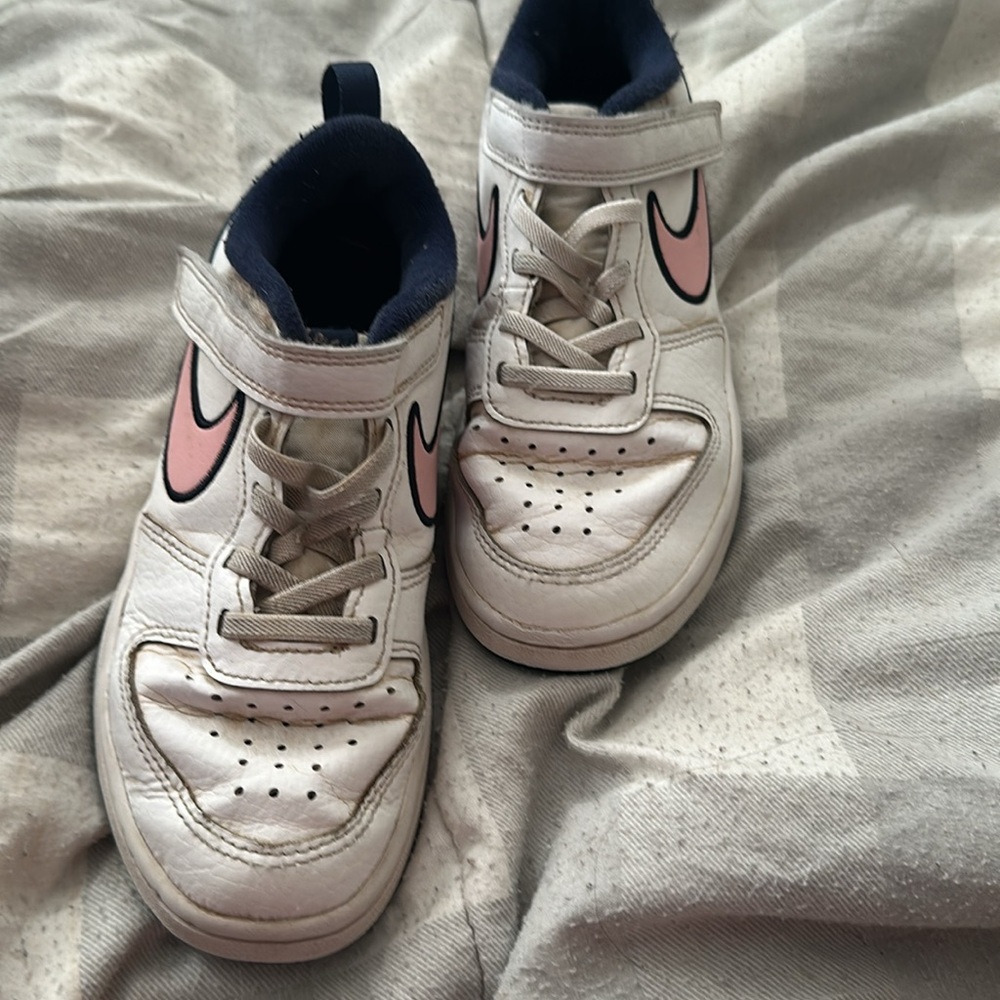 Nike - Picture 2 of 6
